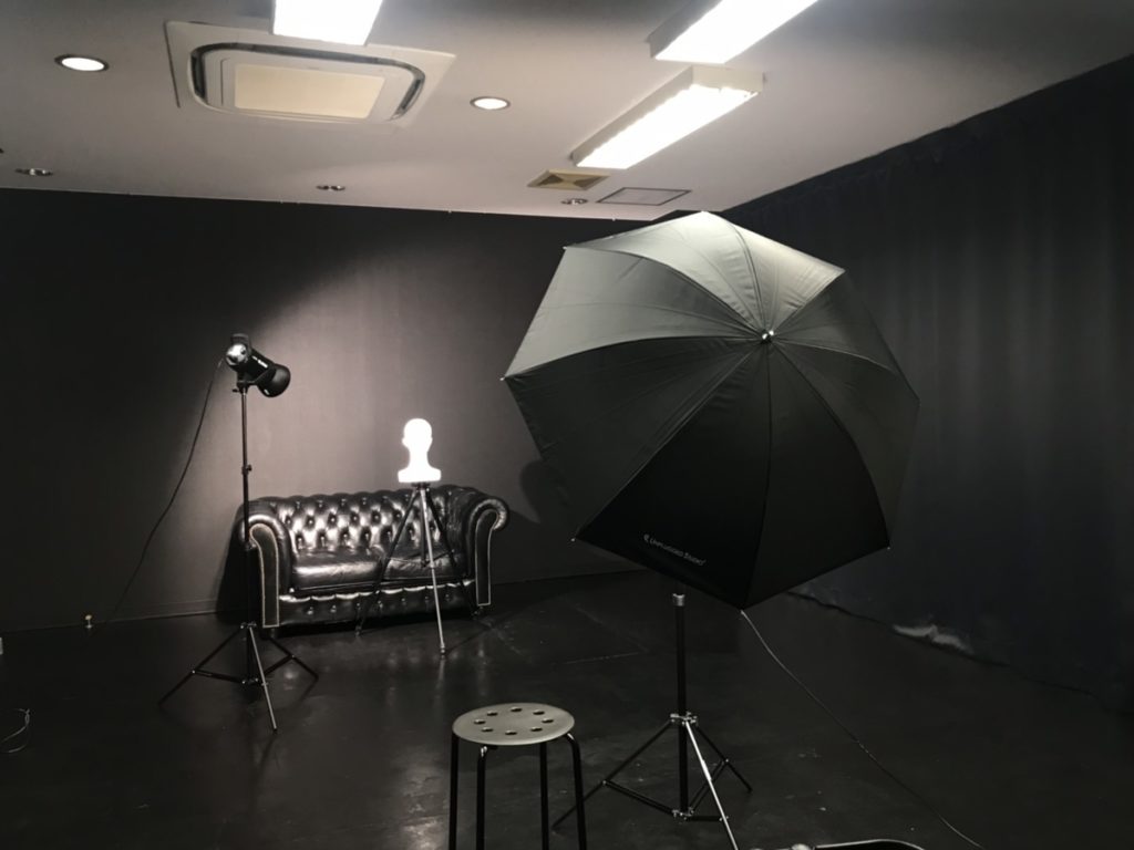 ライティング初心者必見 定常光を使った撮影方法を詳しく解説 カメラ初心者向け Luzz Studio