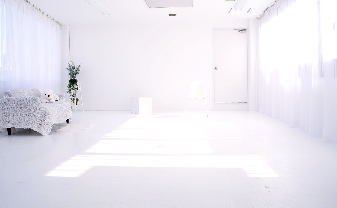 大阪撮影スタジオの白ホリゾント(白い部屋)