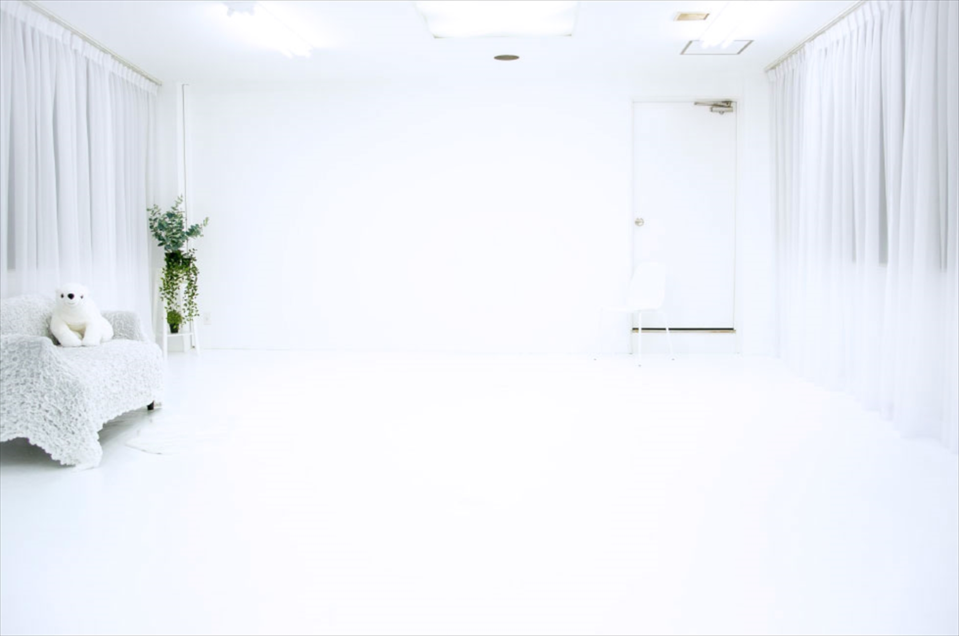 白ホリゾント 白い部屋 大阪本町撮影スタジオ Luzz Studio