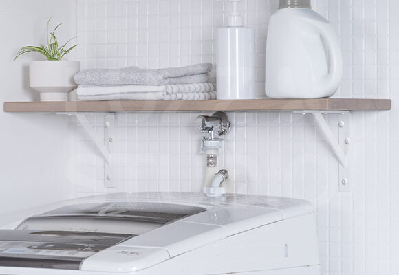 商品撮影：ハウススタジオで撮影したスタイリッシュなインテリア商材（棚受けブラケット）