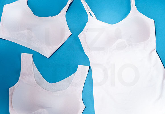 EC撮影：ブルーの背景紙を使用した、シンプルでインパクトのある女性用アンダーウェア商品