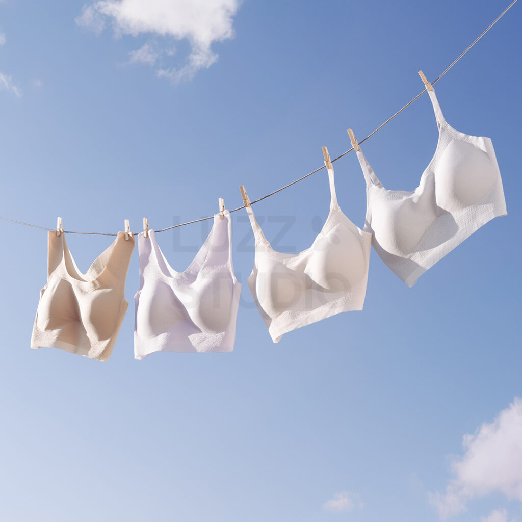 商品撮影:空を背景にして、爽やかな印象のある春夏向けウェブサイト・販促用の女性用下着
