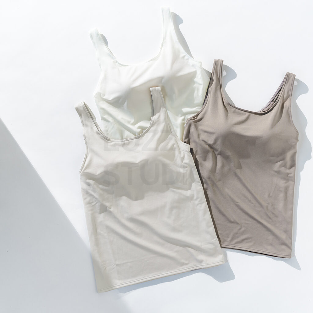 商品撮影:自然光が差し込む影を演出し、スタイリッシュな印象のウェブサイト・販促用の女性用下着