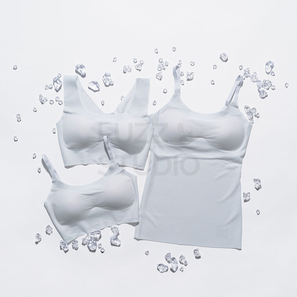 商品撮影:氷のダミーを用いて涼感、クール機能を訴求したウェブサイト・販促用の女性用下着