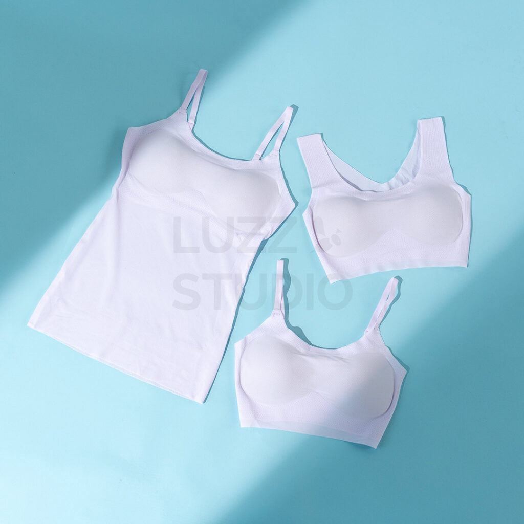 商品撮影:差し込む光の筋を演出したウェブサイト・販促用の女性用下着