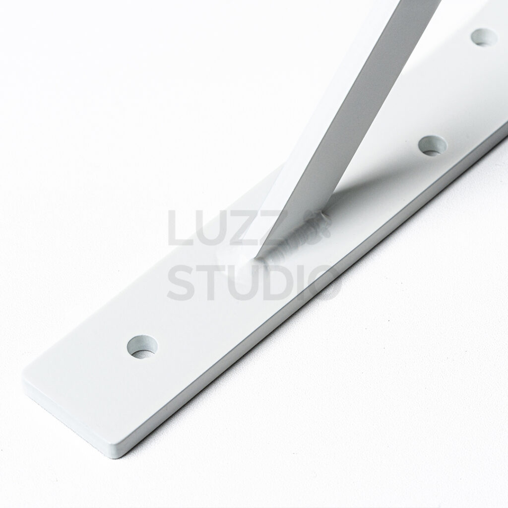 商品撮影:インテリア商材(棚受け金具・ブラケット)の質感を訴求するマクロ撮影