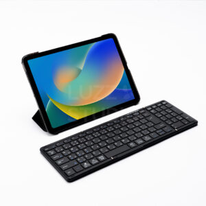 ECサイト・カタログ用：ガジェット機器（折り畳みキーボード）とタブレットの商品撮影写真