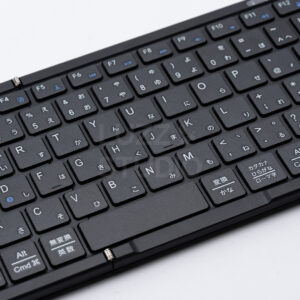 ECサイト・カタログ用：ガジェット機器（折り畳みキーボード）のボタンの商品撮影写真