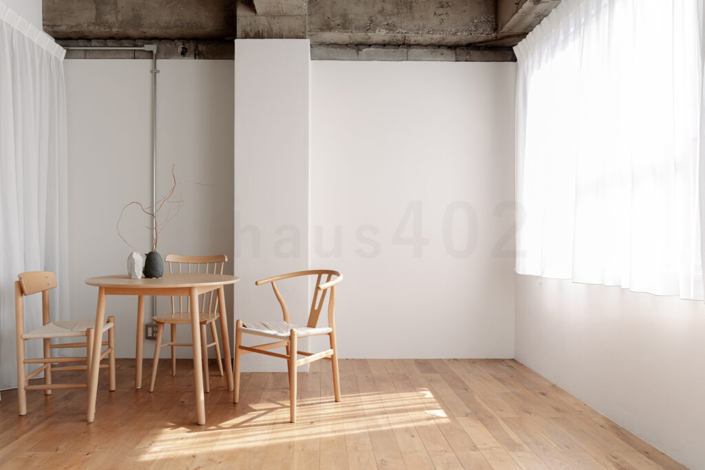 株式会社ラズスタジオの自社スタジオ「haus402」の白壁空間の写真