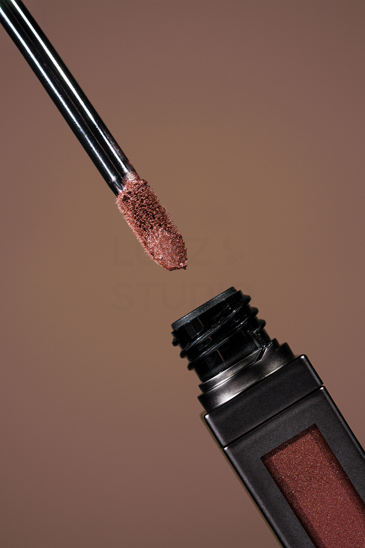 コスメ・化粧品撮影実績｜質感、ラメを訴求したリキッドアイシャドウの商品撮影（物撮り・ブランドビジュアル制作）