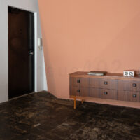 撮影代行会社・株式会社ラズスタジオが撮影依頼に対応する自社撮影スタジオ「haus402」の室内写真。